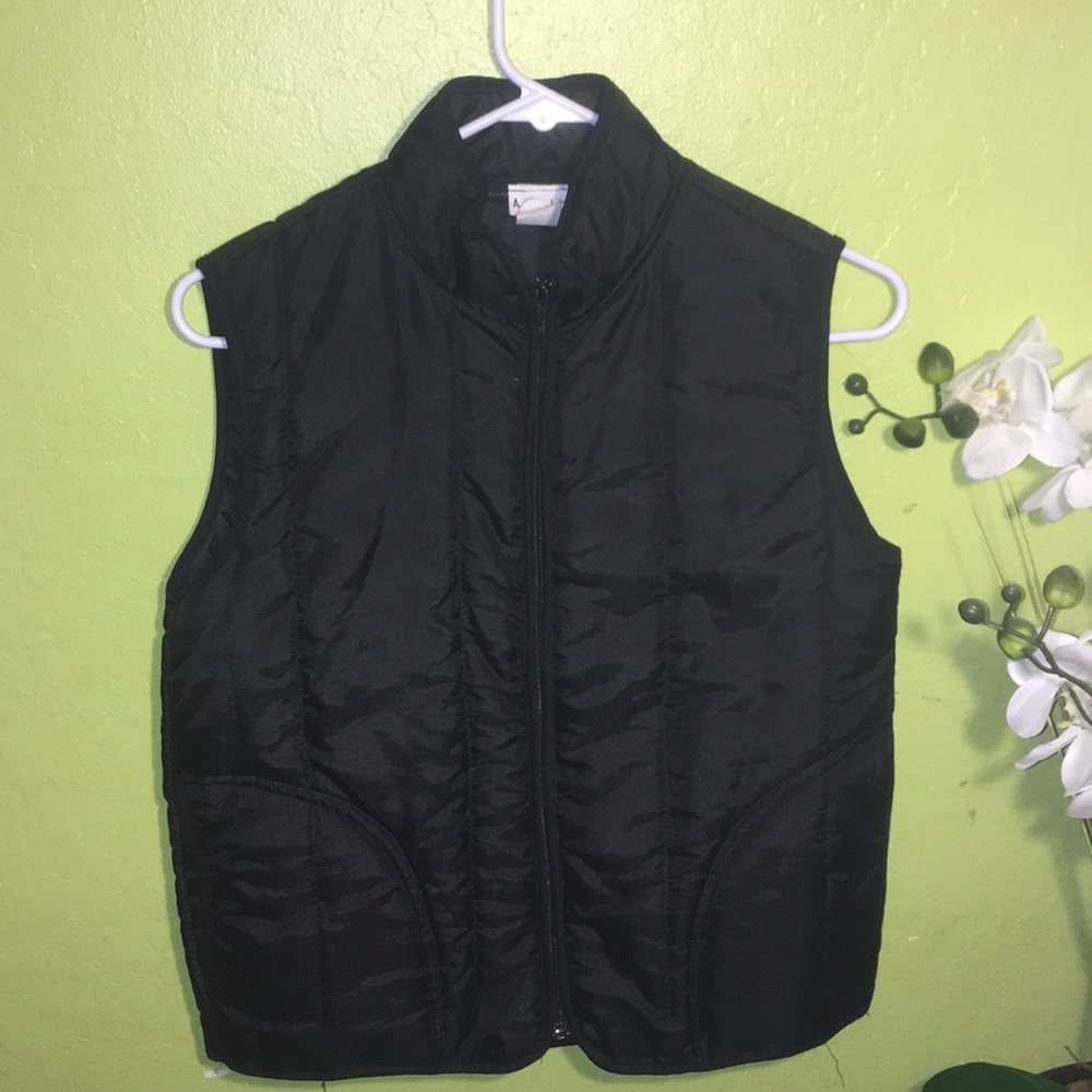 Black vest with pockets! 🖤